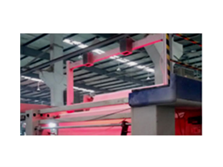 Non woven fabric and film defect online detection system